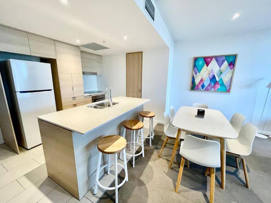 Broadbeach Apartment Level 10 With Beach Views 골드코스트 외부 사진