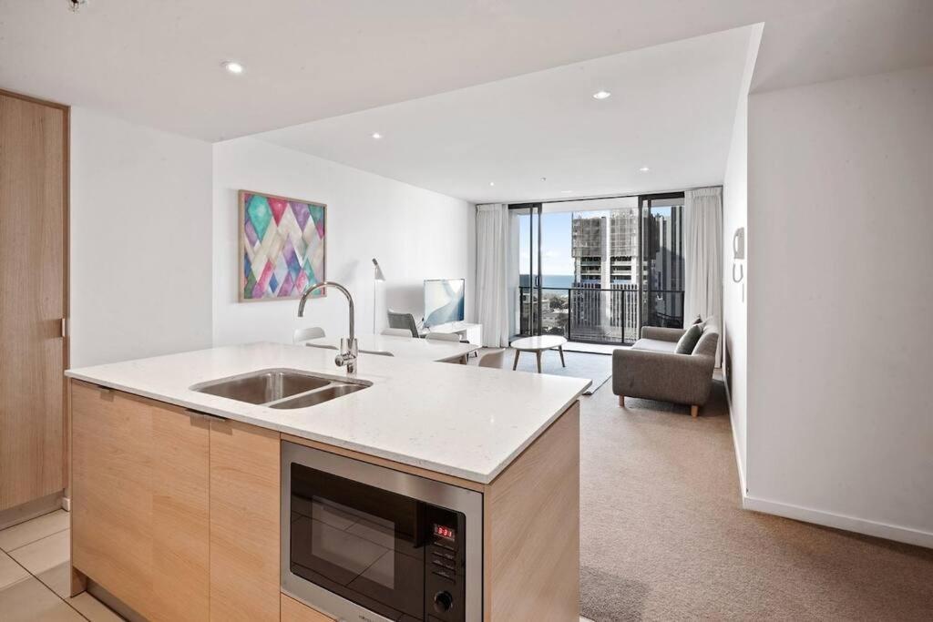 Broadbeach Apartment Level 10 With Beach Views 골드코스트 외부 사진